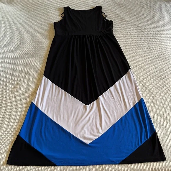 Chevron Stripe Maxi Dress - Picture 4 of 4